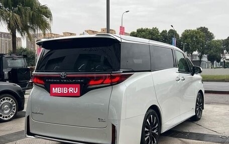 Toyota Vellfire, 2024 год, 17 245 000 рублей, 4 фотография