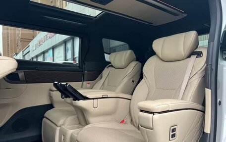 Toyota Vellfire, 2024 год, 17 245 000 рублей, 13 фотография