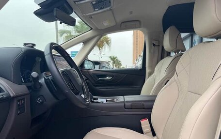Toyota Vellfire, 2024 год, 17 245 000 рублей, 9 фотография