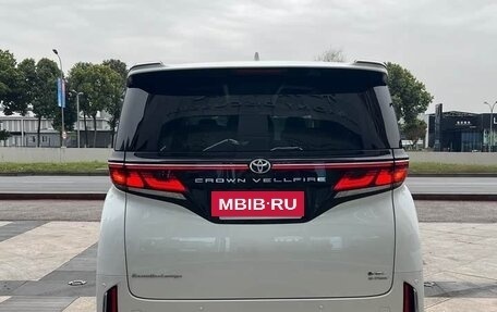 Toyota Vellfire, 2024 год, 17 245 000 рублей, 5 фотография