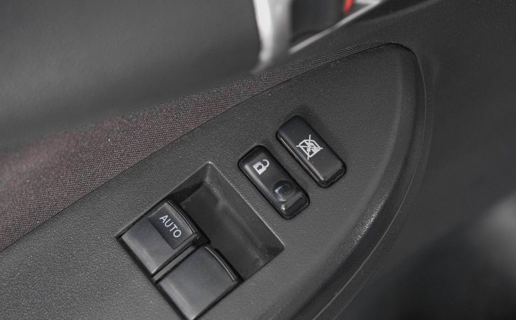Toyota Corolla, 2012 год, 1 089 000 рублей, 23 фотография
