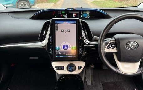Toyota Prius IV XW50, 2017 год, 2 350 000 рублей, 2 фотография