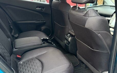 Toyota Prius IV XW50, 2017 год, 2 350 000 рублей, 5 фотография