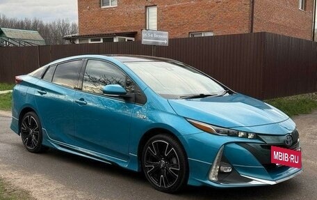 Toyota Prius IV XW50, 2017 год, 2 350 000 рублей, 3 фотография