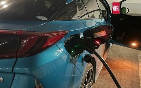 Toyota Prius IV XW50, 2017 год, 2 350 000 рублей, 4 фотография