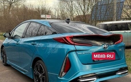 Toyota Prius IV XW50, 2017 год, 2 350 000 рублей, 8 фотография