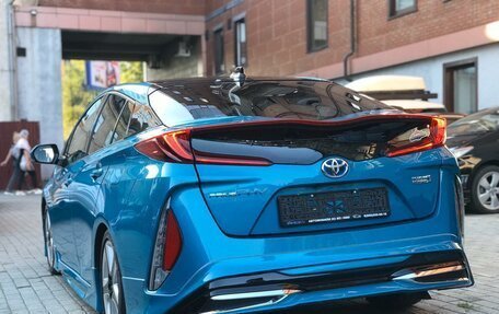 Toyota Prius IV XW50, 2017 год, 2 350 000 рублей, 18 фотография