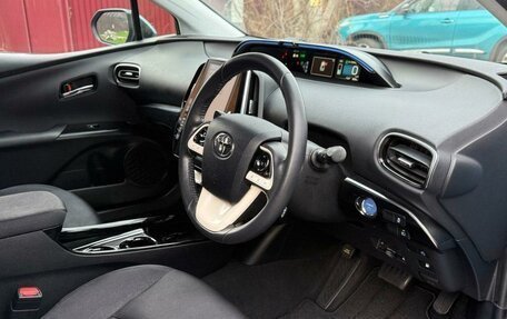 Toyota Prius IV XW50, 2017 год, 2 350 000 рублей, 9 фотография