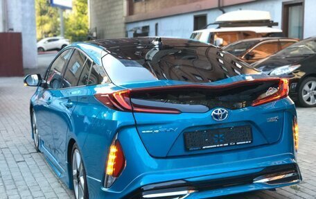 Toyota Prius IV XW50, 2017 год, 2 350 000 рублей, 21 фотография