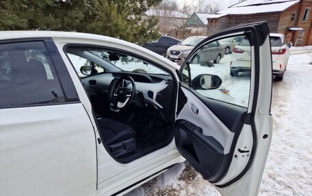 Toyota Prius IV XW50, 2018 год, 2 450 000 рублей, 15 фотография