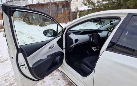 Toyota Prius IV XW50, 2018 год, 2 450 000 рублей, 13 фотография