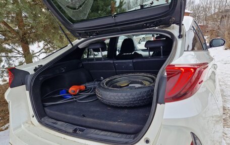Toyota Prius IV XW50, 2018 год, 2 450 000 рублей, 17 фотография