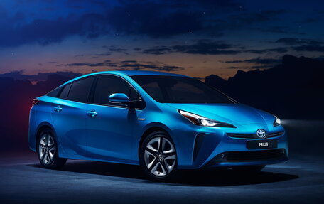 Toyota Prius IV XW50, 2019 год, 1 880 000 рублей, 1 фотография