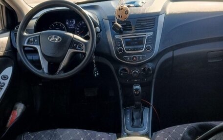 Hyundai Solaris II рестайлинг, 2015 год, 950 000 рублей, 3 фотография