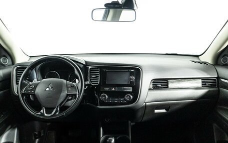 Mitsubishi Outlander III рестайлинг 3, 2015 год, 1 749 789 рублей, 13 фотография