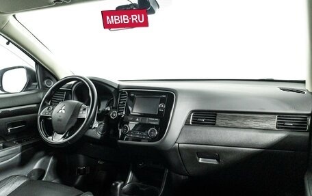 Mitsubishi Outlander III рестайлинг 3, 2015 год, 1 749 789 рублей, 9 фотография