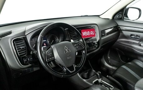 Mitsubishi Outlander III рестайлинг 3, 2015 год, 1 749 789 рублей, 11 фотография