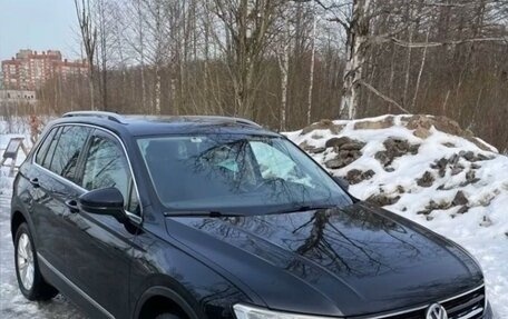 Volkswagen Tiguan II, 2020 год, 2 800 000 рублей, 1 фотография