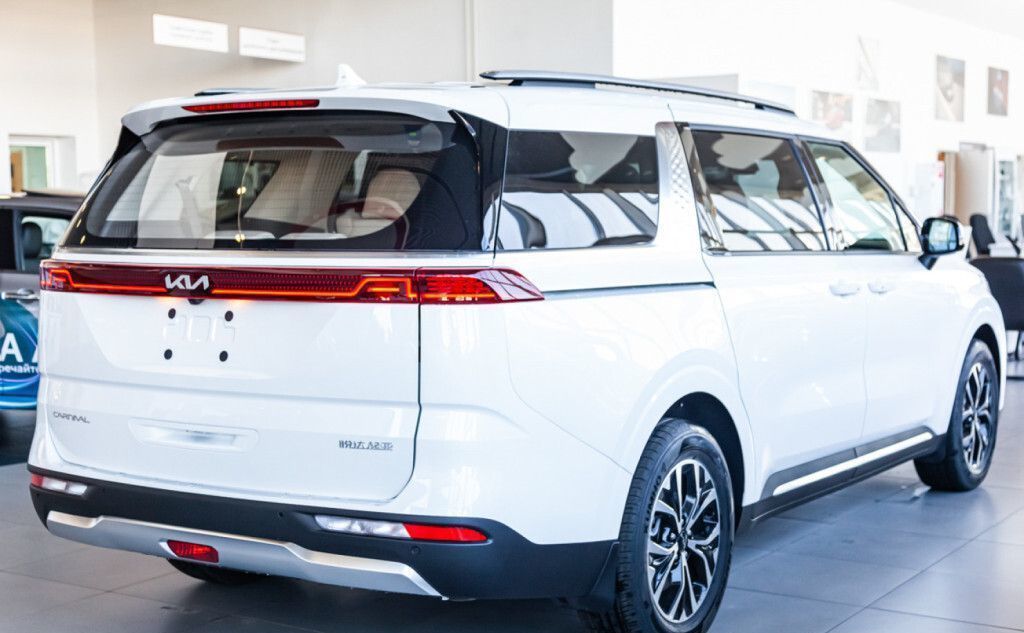 KIA Carnival, 2023 год, 6 329 956 рублей, 4 фотография