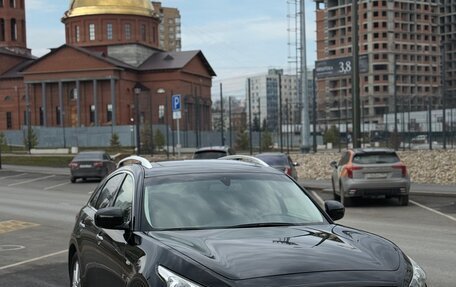 Infiniti QX70, 2014 год, 2 000 000 рублей, 3 фотография