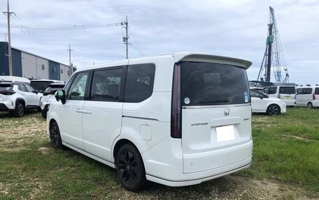 Honda Stepwgn, 2022 год, 2 240 000 рублей, 7 фотография