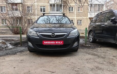Opel Astra J, 2011 год, 720 000 рублей, 1 фотография