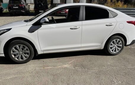 Hyundai Solaris II рестайлинг, 2021 год, 1 700 000 рублей, 4 фотография