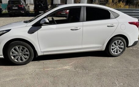 Hyundai Solaris II рестайлинг, 2021 год, 1 700 000 рублей, 3 фотография