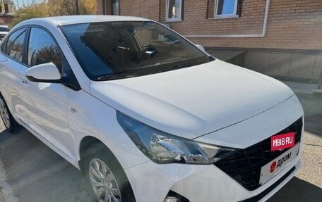 Hyundai Solaris II рестайлинг, 2021 год, 1 700 000 рублей, 2 фотография