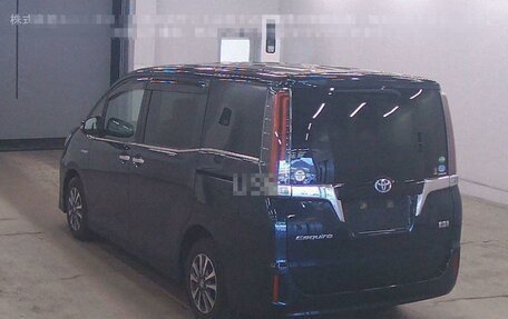 Toyota Esquire I, 2018 год, 2 630 000 рублей, 10 фотография