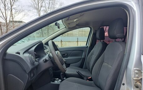 Renault Logan II, 2017 год, 530 000 рублей, 16 фотография