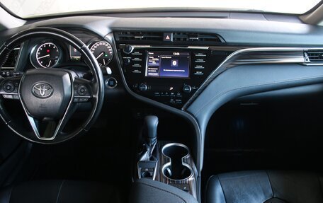 Toyota Camry, 2018 год, 2 400 000 рублей, 7 фотография