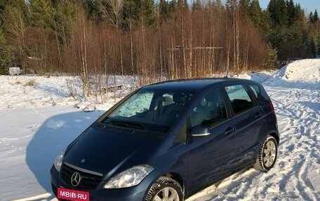 Mercedes-Benz A-Класс, 2011 год, 750 000 рублей, 1 фотография