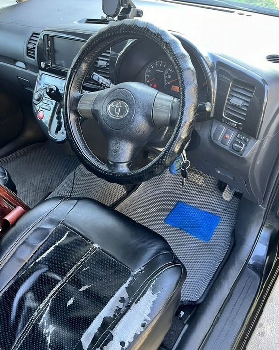 Toyota Wish I, 2003 год, 630 000 рублей, 6 фотография