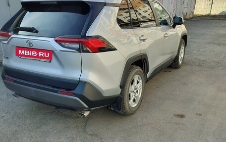 Toyota RAV4, 2021 год, 3 150 000 рублей, 10 фотография