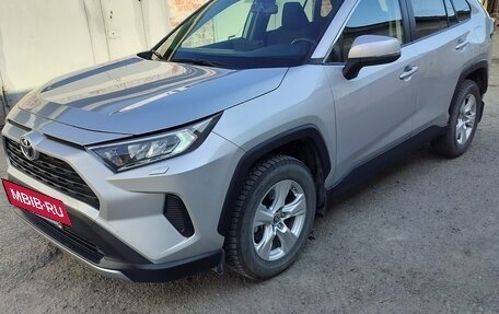 Toyota RAV4, 2021 год, 3 150 000 рублей, 8 фотография