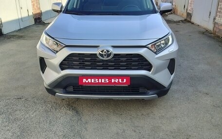 Toyota RAV4, 2021 год, 3 150 000 рублей, 9 фотография