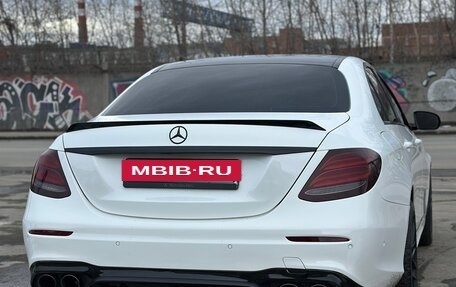 Mercedes-Benz E-Класс, 2019 год, 3 000 000 рублей, 10 фотография