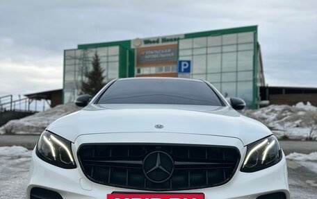 Mercedes-Benz E-Класс, 2019 год, 3 000 000 рублей, 5 фотография