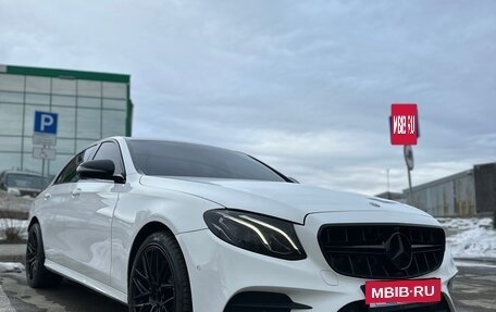 Mercedes-Benz E-Класс, 2019 год, 3 000 000 рублей, 6 фотография