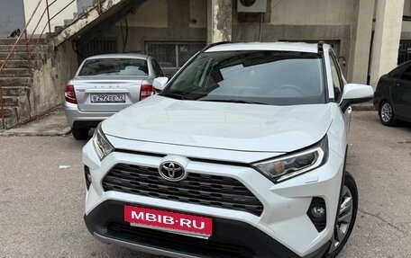 Toyota RAV4, 2021 год, 3 990 000 рублей, 2 фотография