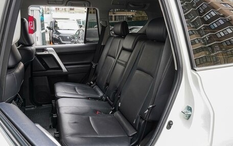 Toyota Land Cruiser Prado 150 рестайлинг 2, 2018 год, 3 980 000 рублей, 9 фотография