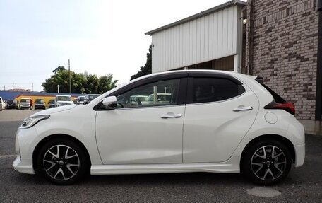 Toyota Yaris, 2021 год, 1 380 000 рублей, 7 фотография