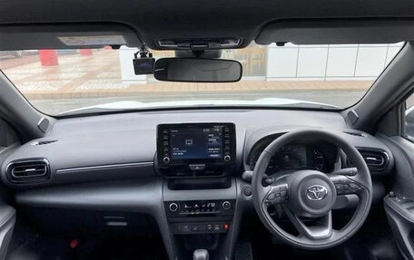 Toyota Yaris Cross, 2022 год, 1 460 000 рублей, 6 фотография