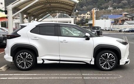 Toyota Yaris Cross, 2022 год, 1 460 000 рублей, 5 фотография