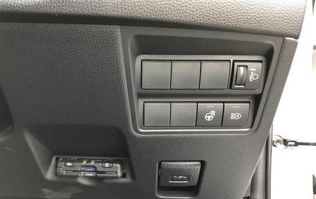 Toyota Yaris Cross, 2022 год, 1 460 000 рублей, 13 фотография