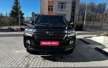 Toyota Land Cruiser 200, 2018 год, 8 250 000 рублей, 2 фотография