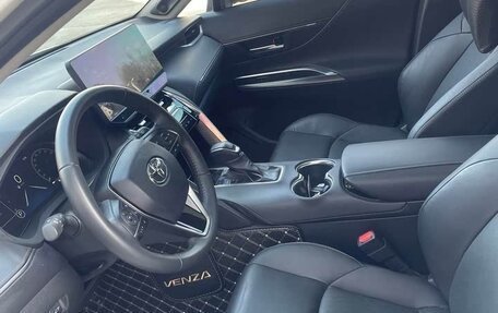 Toyota Venza, 2022 год, 3 750 000 рублей, 8 фотография