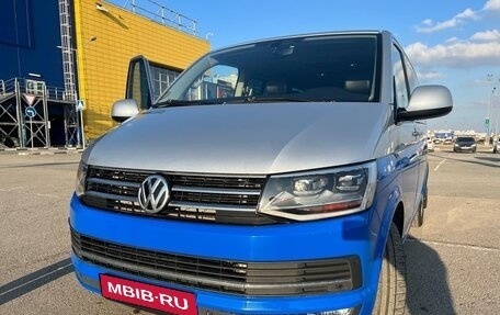 Volkswagen Multivan T6 рестайлинг, 2015 год, 3 600 000 рублей, 1 фотография