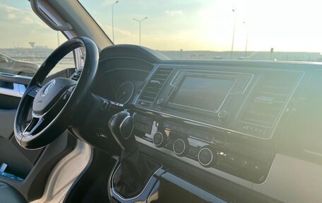 Volkswagen Multivan T6 рестайлинг, 2015 год, 3 600 000 рублей, 7 фотография